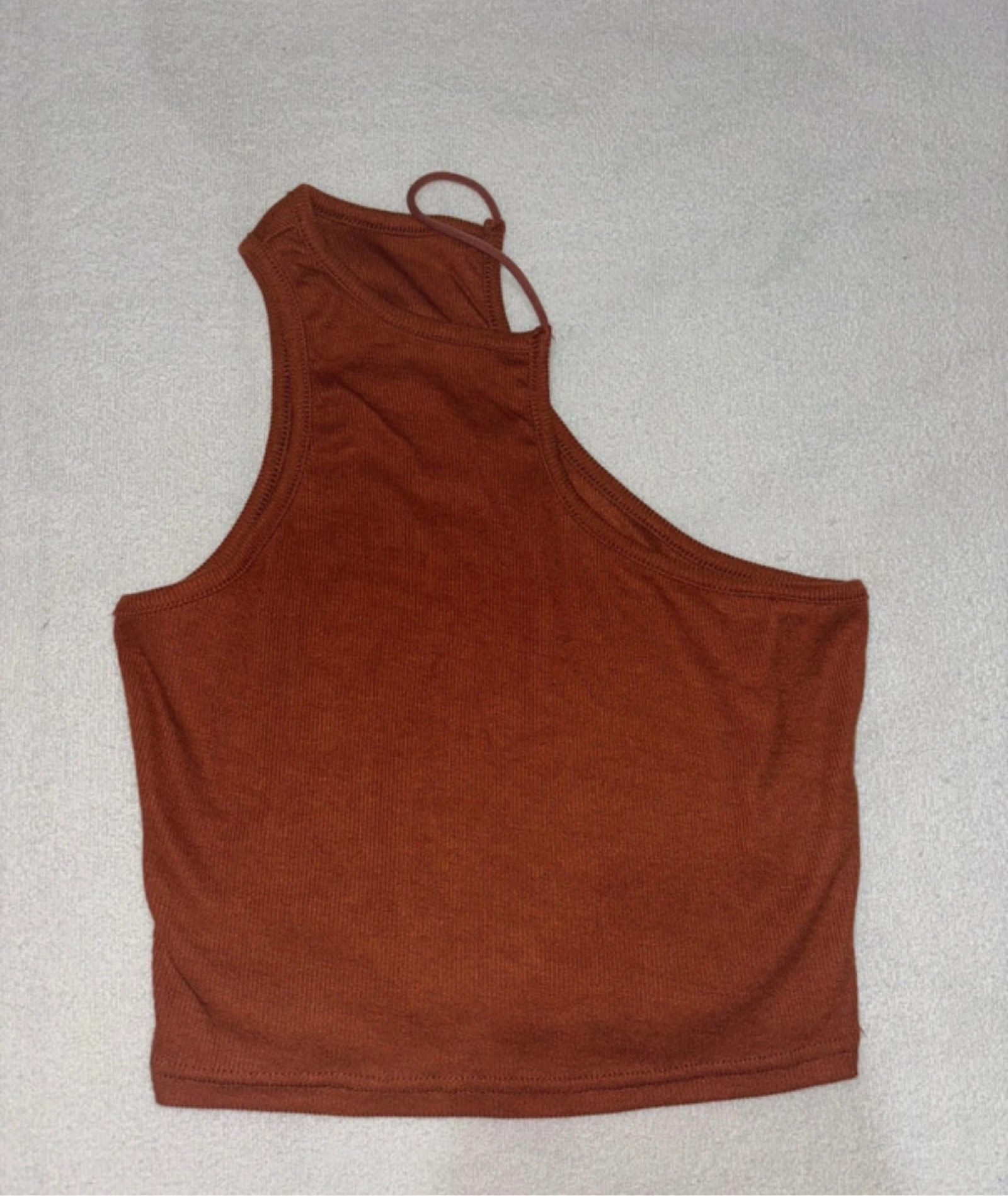 Top asimétrico marron